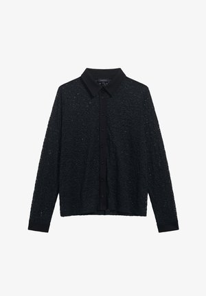 Schwarzes Langarmshirt mit Spitzenmuster, Knopfleiste vorne und kontrastierendem, einfarbigem schwarzen Kragen und Manschetten. Keine Muster oder Akzente.