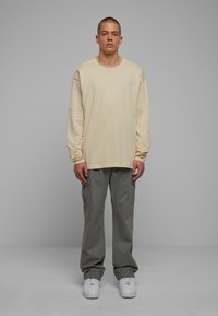 Urban Classics RAGLAN BACK LONGSLEEVE - Hosszú ujjú felső - sand