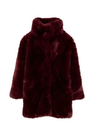 Cappotto in pelliccia sintetica bordeaux scuro con maniche lunghe e collo alto, esposto su sfondo bianco.