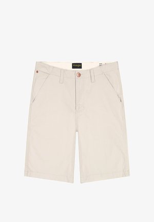 Hellbeige Baumwollshorts mit geradem Schnitt, Vordertaschen, Ziernähten und einer runden Metallknopfleiste am Bund. Wrangler-Label innen.