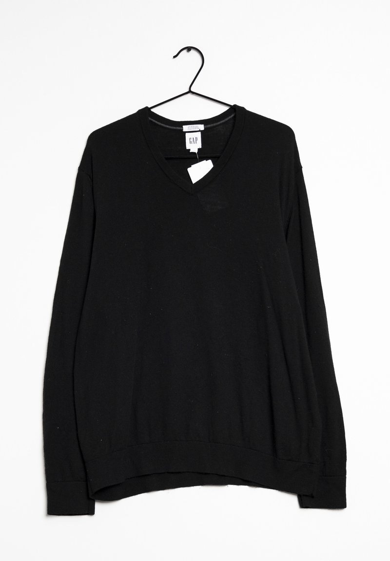 Pull noir à manches longues avec col en V suspendu à un cintre noir avec une étiquette de la marque GAP blanche visible sur le col.