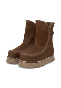 Braune Wildleder-Ankle-Boots mit Kunstfellbesatz, seitlichem Reißverschluss und dekorativen Nieten entlang der Sohle, ausgestattet mit einer robusten Außensohle.
