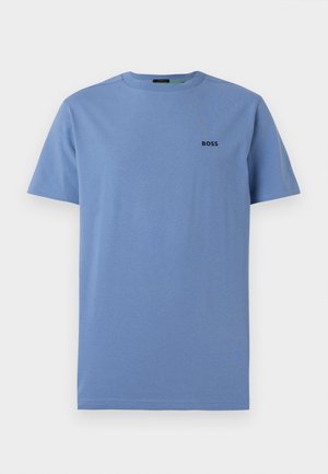 T-shirt en coton bleu à manches courtes avec col rond et petit logo noir "BOSS" sur le haut du côté gauche de la poitrine.