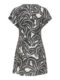 Robe à manches courtes avec un motif tropical audacieux noir et blanc et une coupe décontractée.