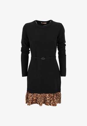 Abito lungo nero con maniche lunghe e corpino aderente, caratterizzato da un orlo arricciato con stampa leopardo e una cintura sottile in vita. Texture liscia.