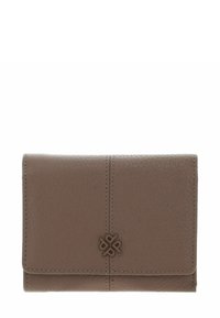 Portefeuille en cuir brun texturé avec des lignes de couture centrales et un petit logo embossé sur le rabat avant.