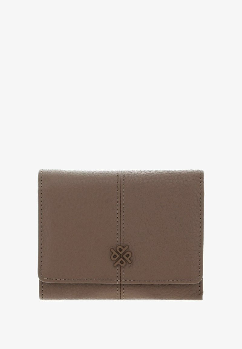 Portefeuille en cuir brun texturé avec des lignes de couture centrales et un petit logo embossé sur le rabat avant.