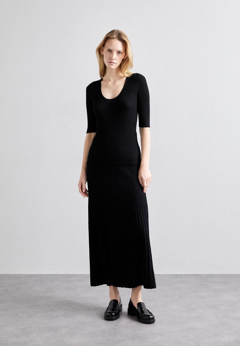 By Malene Birger - REMONI - T-shirt basique - black, Agrandir