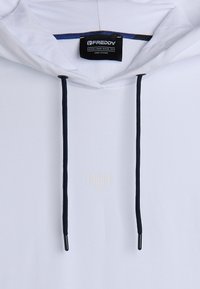 Haut à capuche blanc avec cordon noir et accents. Doté d'un intérieur doux, logo doré sur la poitrine et d'un design à coupe décontractée.