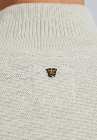 Thumbnail Image 6