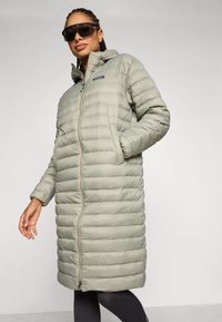 Patagonia RECYCLED SWEATER PARKA - Dūnu mētelis - river rock green