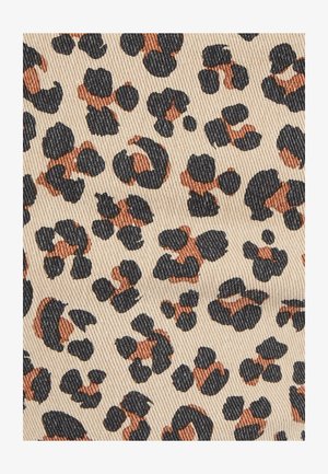 Tessuto con stampa leopardata, caratterizzato da uno sfondo beige con macchie nere e marroni, superficie testurizzata con una leggera rigatura.