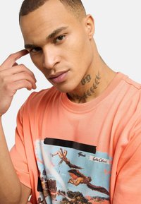 Carlo Colucci UNISEX - T-shirts print - orange
