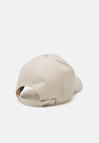 EA7 Emporio Armani TRAIN CORE ID LOGO UNISEX - Šiltovka - beige