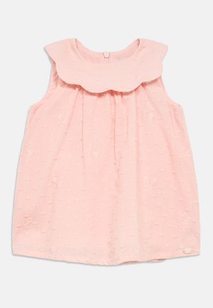 Rosa ermeløs kjole med bølget krage, teksturert stoff med broderte blomster og knapping i ryggen.