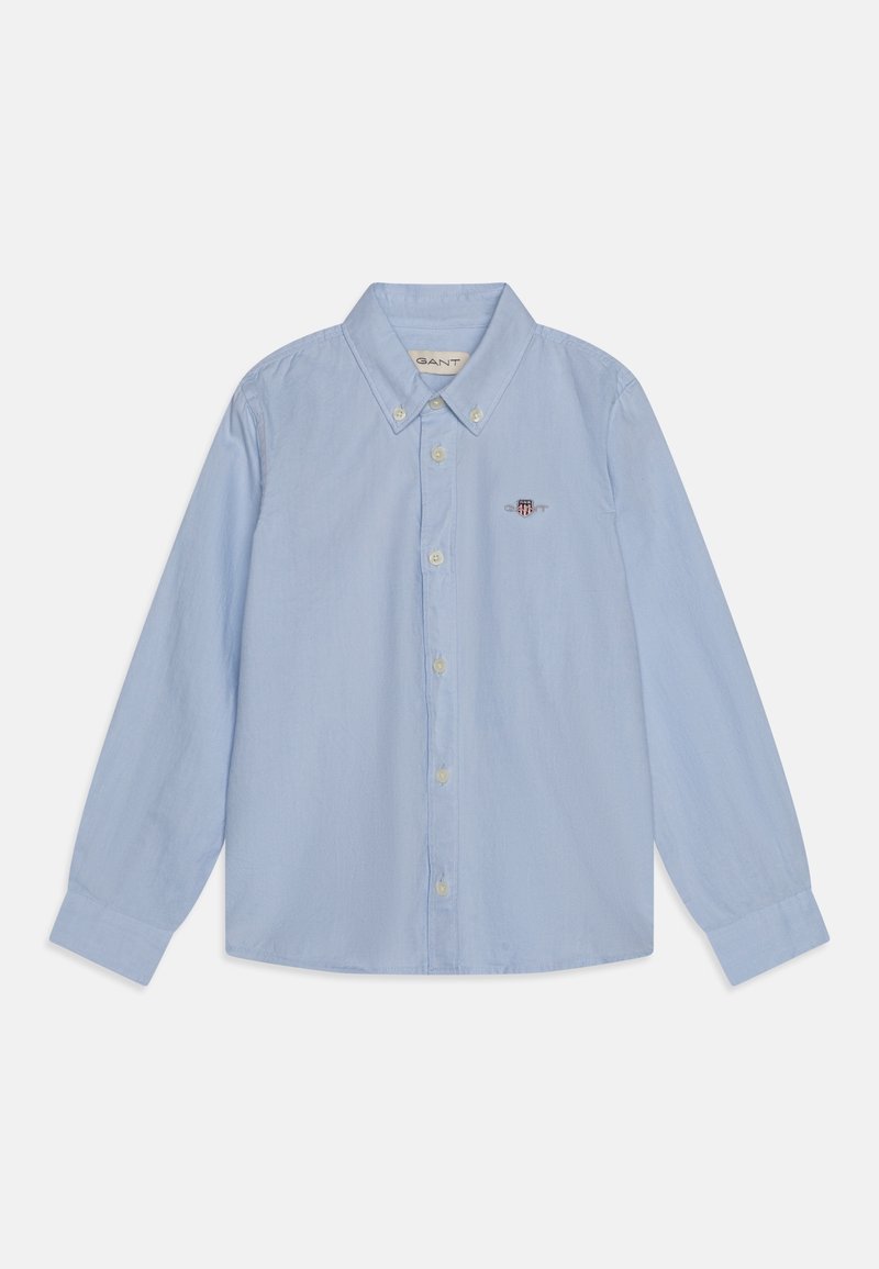 Chemise bleu clair à manches longues avec boutons, col boutonné et petit logo brodé sur le côté gauche de la poitrine.