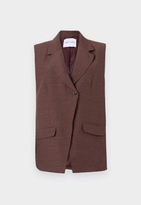 Hnědý bezrukávový blazer s klopovým límcem, zapínání na jeden knoflík a dvěma předními kapsami. Hladká textura s jemným leskem.