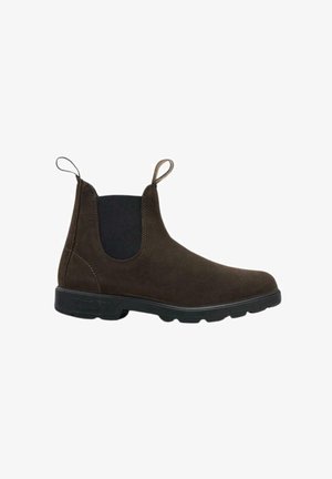 Brune ankelstøvle i ruskind med elastiske sidepaneler, snørebånd og gummisål. Designet er slankt med sydet detaljer.