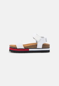 Tommy Jeans FLAG OUTSOLE  - Sandali con plateau - white