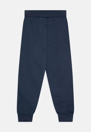 Marineblauwe sweatpants met elastische tailleband en geribbelde boorden liggen plat op een witte achtergrond.