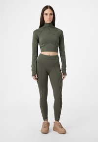 Fila APPAREL CORSICO SLIM CROPPED SCULPTURAL HALF-ZIP  - Pitkähihainen paita - deep depths