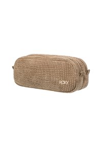 Estuche de lápices de pana marrón con forma rectangular, doble cremallera y una sutil marca. Superficie texturada con estrías verticales.