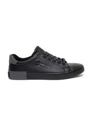 - Sneakersy niskie