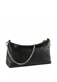 Pochette rettangolare nera in pelle con tracolla a catena dorata e chiusura superiore con cerniera su sfondo bianco.