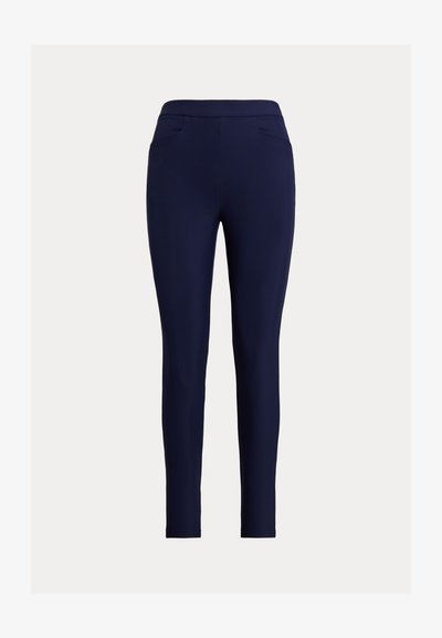 Pantaloni elastici de culoare albastru închis, cu o textură netedă, croi slim, talie înaltă și două buzunare frontale. Proiectați pentru confort și flexibilitate.