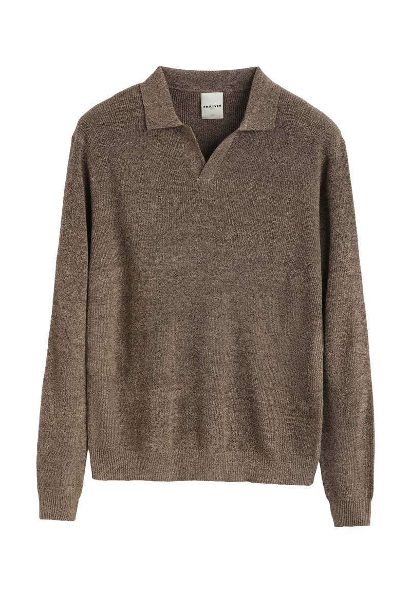Pull marron en maille avec col chemise et poignets côtelés. Confectionné dans un tissu doux et texturé ; coupe décontractée.