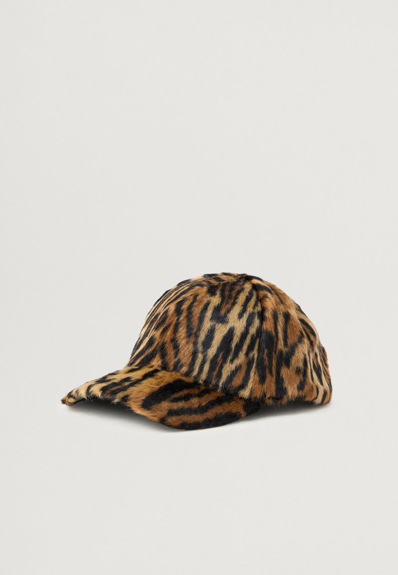 Faux nahkhiire karvast valmistatud baseballi kork, millel on pruunide ja mustade tigeririba mustrid, kumer visor ja ümar ülaosa, et anda korralik kuju.
