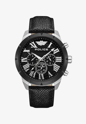 Melna teksturēta ādas siksniņa pulkstenis ar apaļu melnu ciparnīcu, sudraba akcentiem, romiešu cipariem un trim subciparnīcām divkāršai laika rādīšanai.