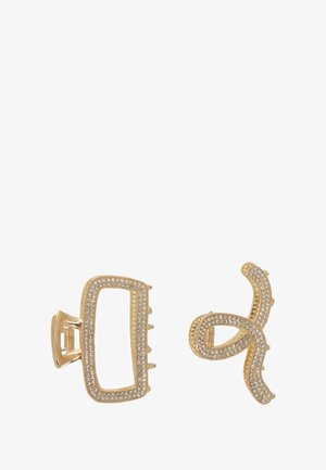Clip per capelli dorati con strass trasparenti. Uno è rettangolare con una superficie liscia; l'altro ha un design intrecciato e texture.