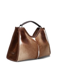 Bruine leren handtas met een uniek bontpatroon. Gebogen vorm met een bovenhandvat, textuur op de buitenkant en contrasterende witte accenten.