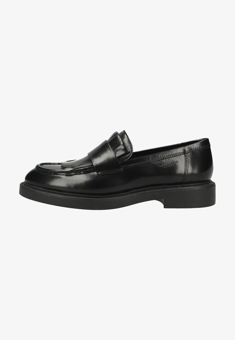 Mocassin en cuir noir avec détail frangé, bout rond, et semelle en caoutchouc basse, vue de côté.