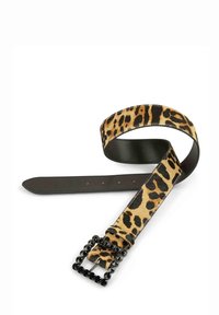 Cinturón de estampado de leopardo con superficie texturizada, respaldo de cuero negro y hebilla negra decorada con joyas. Ajustable con múltiples orificios.