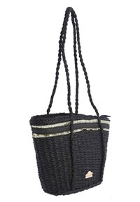 Bolso tote negro tejido con asas trenzadas, adornado con lentejuelas doradas en la parte superior, que presenta un pequeño logo en forma de nube en un lado.