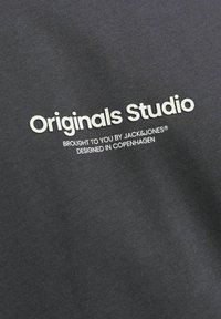 Jack & Jones JORVESTERBRO CREW NECK - Marškinėliai su spaudiniu - asphalt