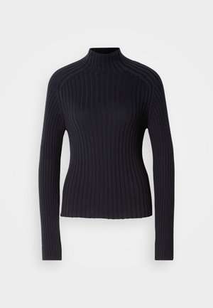 Pull à col roulé noir côtelé avec des manches longues et une silhouette ajustée. Tissu léger et texturé avec un design à col haut.