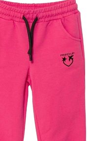 Pantaloni della tuta rosa brillante con elastico in vita, coulisse nera, tasche laterali e un logo nero "PINKO UP" con stelle e un cuore.