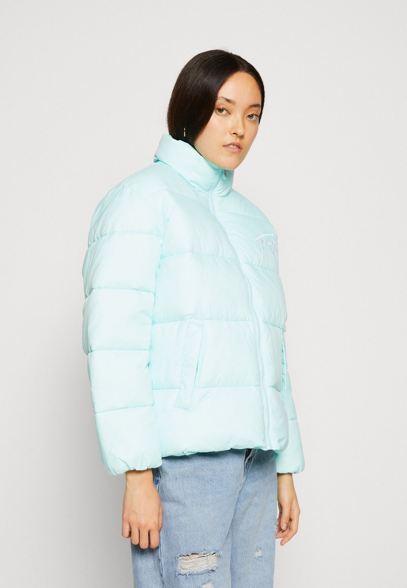 Tommy Jeans SIGNATURE MODERN PUFFER - Zimní bunda - aqua coast