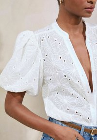 Lipsy REGULAR FIT - PUFF SLEEVE - Blúzka so zapínaním na gombíky - white