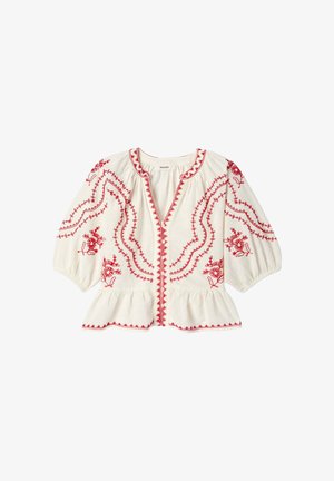 Blouse blanche avec broderie florale rouge, manches trois-quarts bouffantes, encolure ronde, fermeture boutonnée devant et bas à volant peplum.