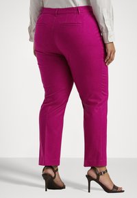 Lauren Ralph Lauren Woman DOUBLE FACED STRETCH COTTON PANT - Hlače - fuchsia berry