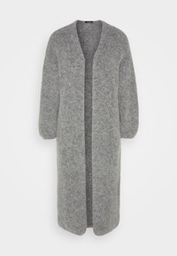 Long gilet gris à ouverture devant en maille avec une texture douce et pelucheuse, manches mi-longues, conçu pour la chaleur et le confort.