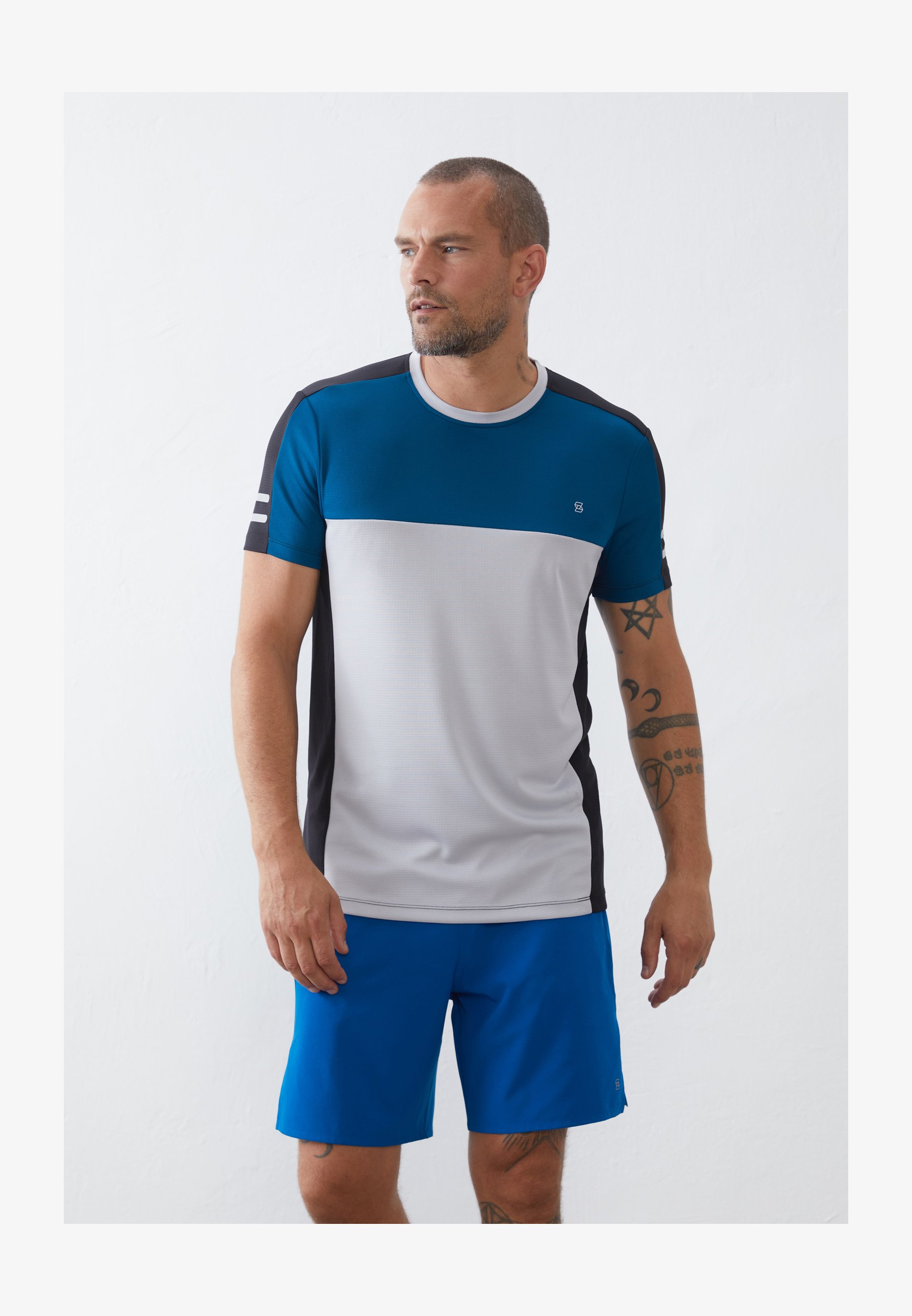 Gildan Maglietta Ultra Cotton Uomo, Colore Rosso/Grigio Sportivo, Taglia M - 100% Cotone Prelavato