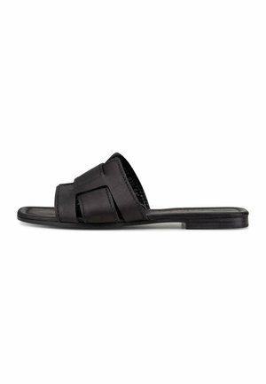 Zwarte slidesandalen met een platte zool, voorzien van twee brede, gekruiste banden van soepel leer, minimalistisch ontwerp en zonder versieringen.