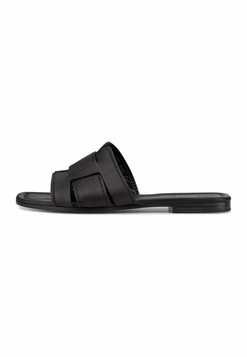 Tongs noires avec une semelle plate, présentant deux larges sangles croisées en cuir lisse, au design minimaliste et sans embellissements.