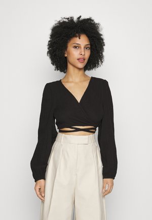Pieces Petite PCSTINA WRAP CROP TOP  - Μπλούζα - black