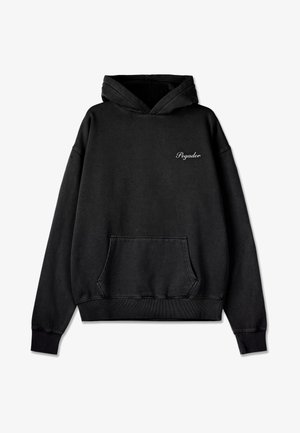 Sweatshirt preto com capuz, feito de um tecido misto de algodão. Apresenta um bolso canguru e um logotipo bordado "Pegador" no peito. Capuz ajustável.